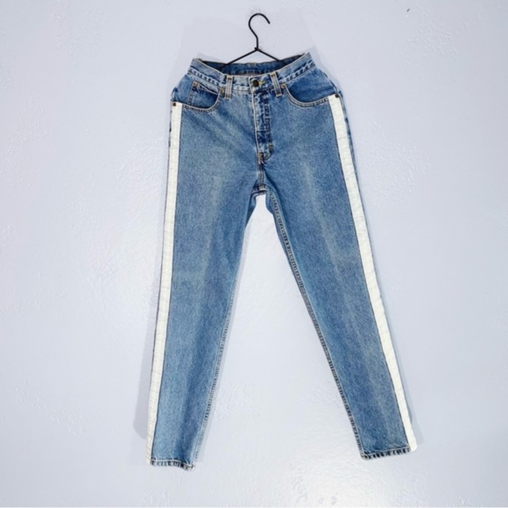 Newport News
VINTAGE MOM JEANS WITH STRIP EMBROIDERED SIDES 6/24"